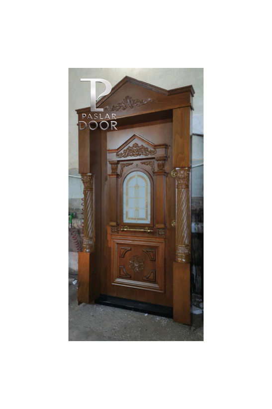 درب ضد سرقت چوبی کلاسیک با شیشه سکوریت طرحدار و ستونهای منبتکاری شده، در غرب هرمزگان