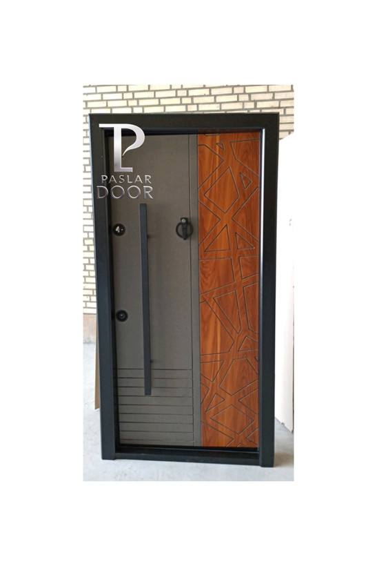 درب ضد سرقت ارزان با طراحی مدرن و نقوش چوبی، مقاوم در برابر ضربه و سرقت، با دستگیره استیل مشکی درجه یک