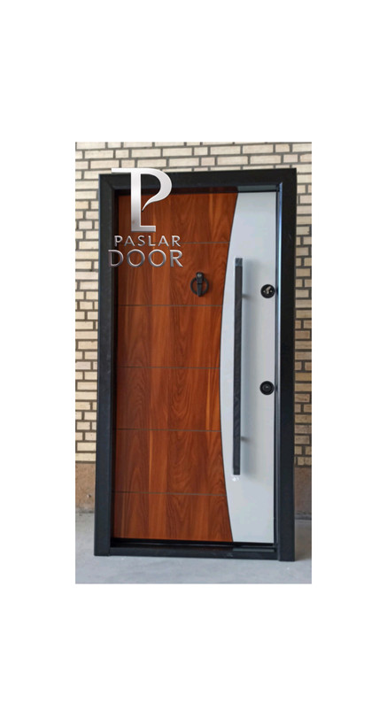درب ضد سرقت اقتصادی با طراحی چوبی و ورق استیل، مناسب برای محافظت در برابر سرقت و حفظ زیبایی منزل؛ دارای دستگیره استیل مقاوم در بندرلنگه