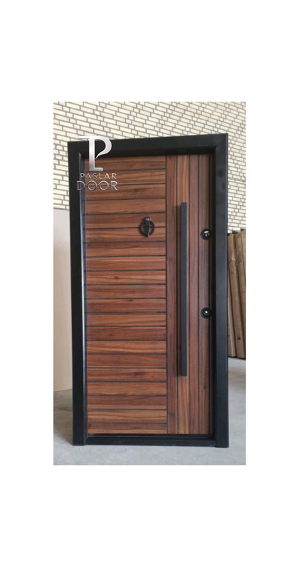 درب ضد سرقت ارزان با طراحی چوبی و خطوط افقی، مقاوم و ایمن ، مجهز به دستگیره استیل و قفلهای ایمن/پاسلار درب