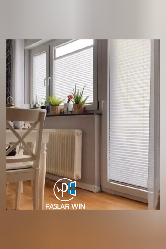 پرده پلیسه با رنگ و قاب سفید مناسب درب و پنجره در بندرلنگه