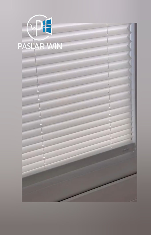 پرده پلیسه ی سفید و جمع شونده با نصب و شستشوی آسان