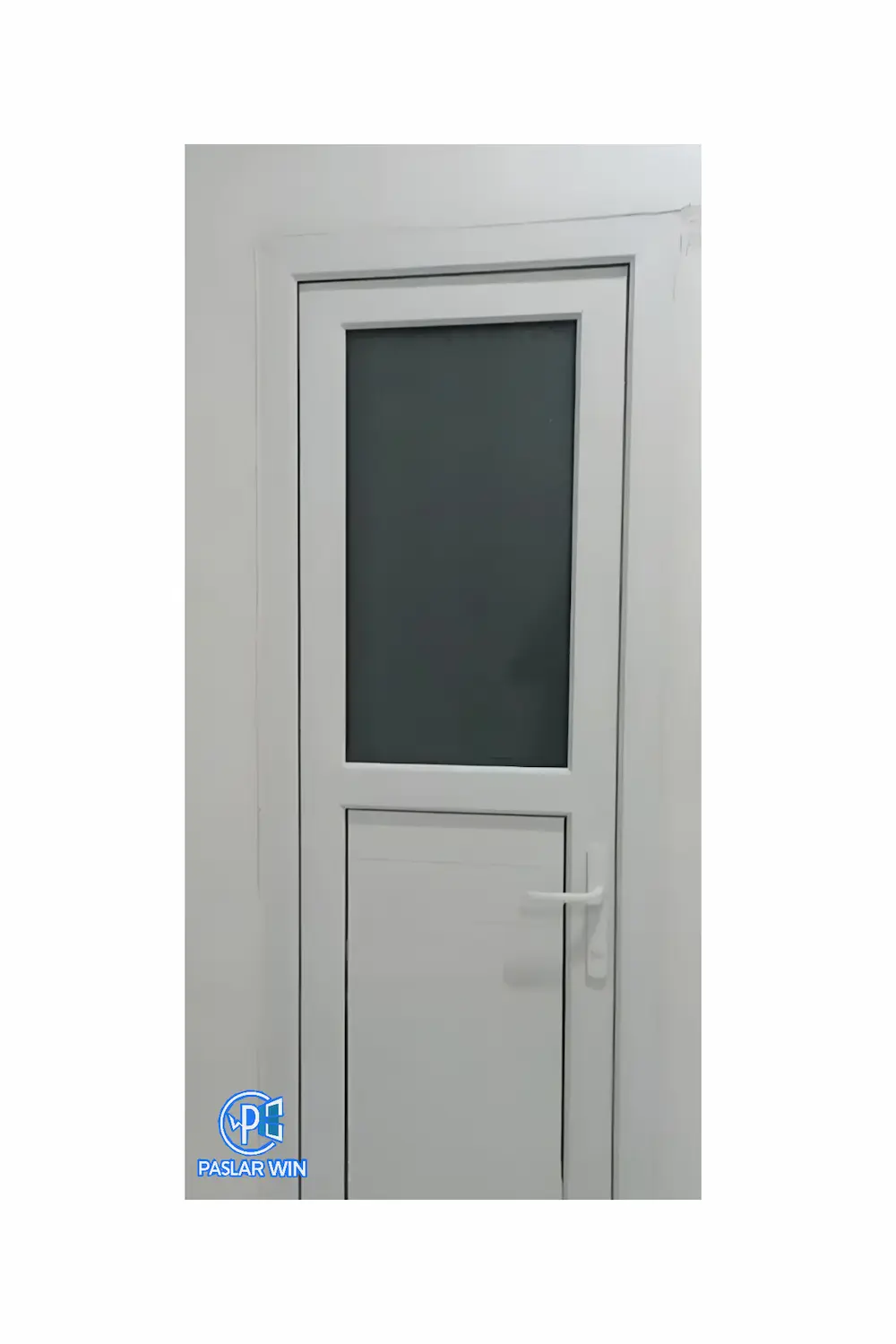 درب دوجداره سفید upvc نیم پنل در پاسلاروین در بندرلنگه