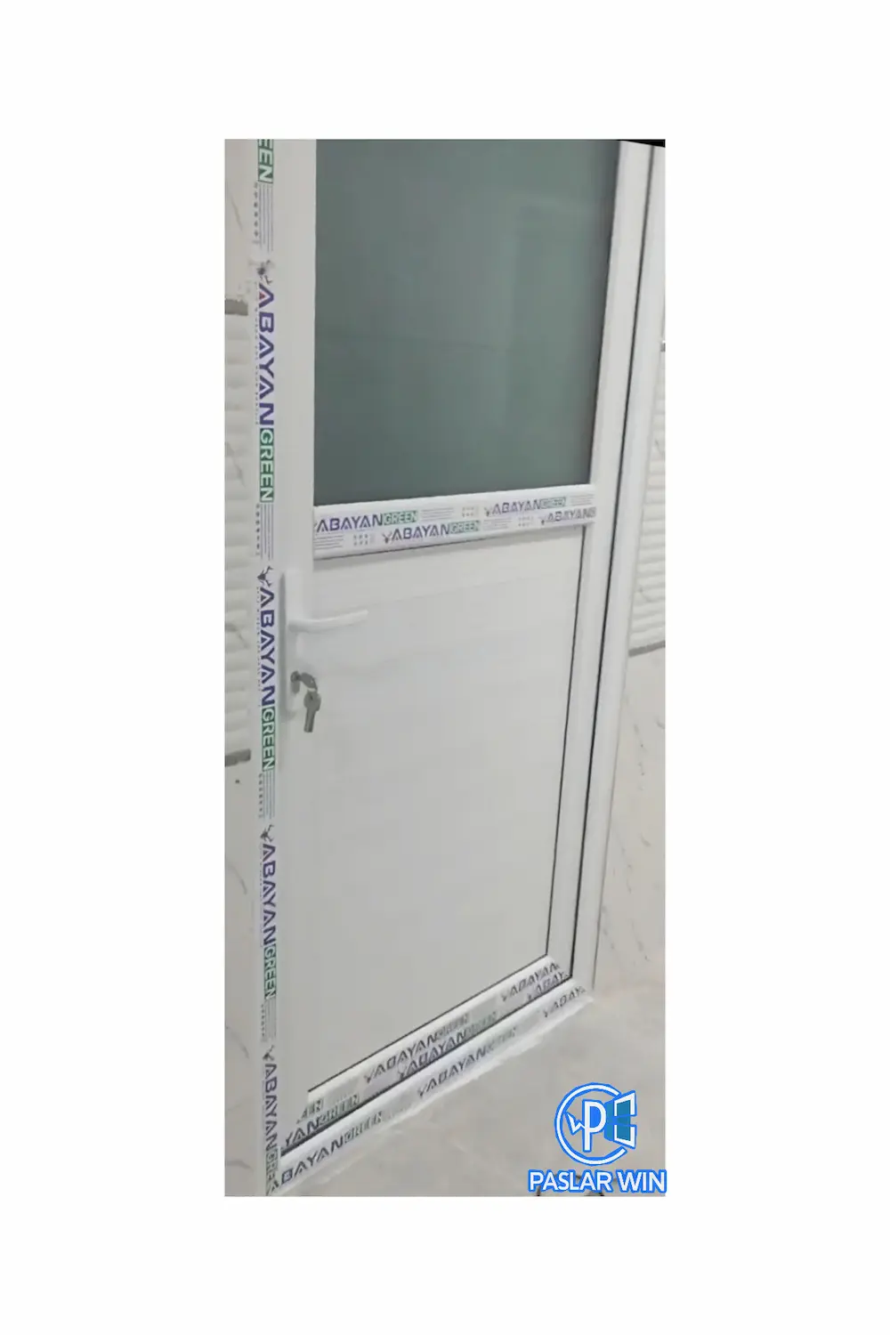 درب دوجداره سفید upvc نیم پنل در پاسلاروین در بندرلنگه