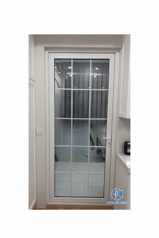 درب دوجداره ی upvc سفید با شیشه ی دو جداره ی دکوراتیو مدل مشبک در پاسلاروین در بندرلنگه و کنگ و سراسر هرمزگان