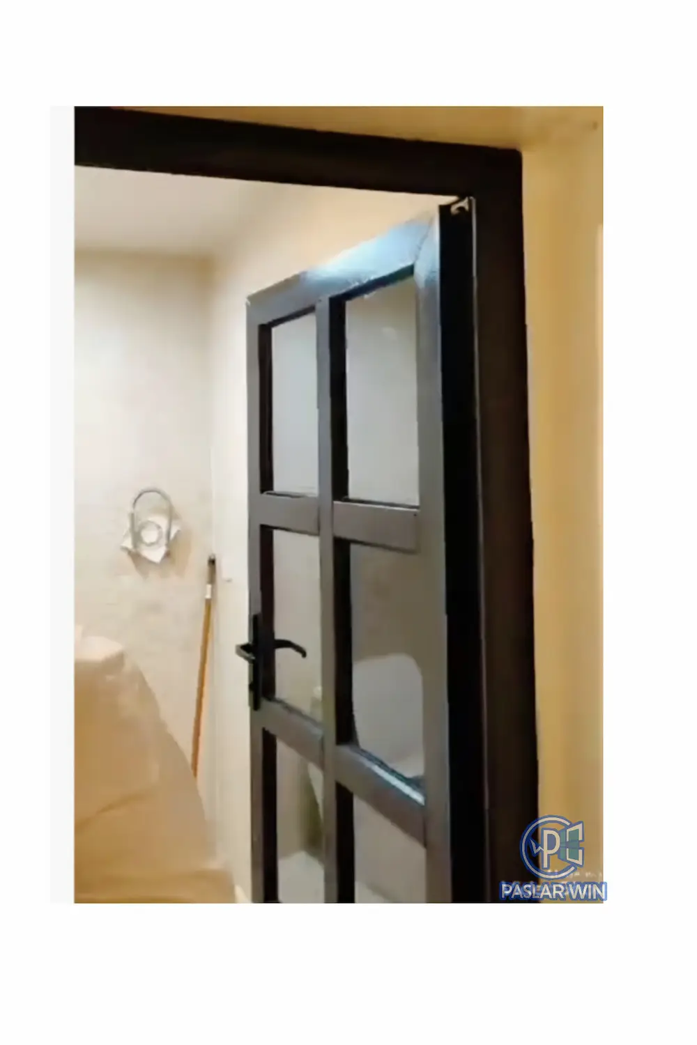 درب براق و باکیفیت آلومینیومی و سیاه رنگ در پاسلاروین/هرمزگان